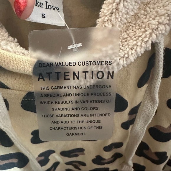 New Like Love Leopard Print Sweatshirt w/Faux Shearling Lined Hoodie Size Small - Picture 9 of 9